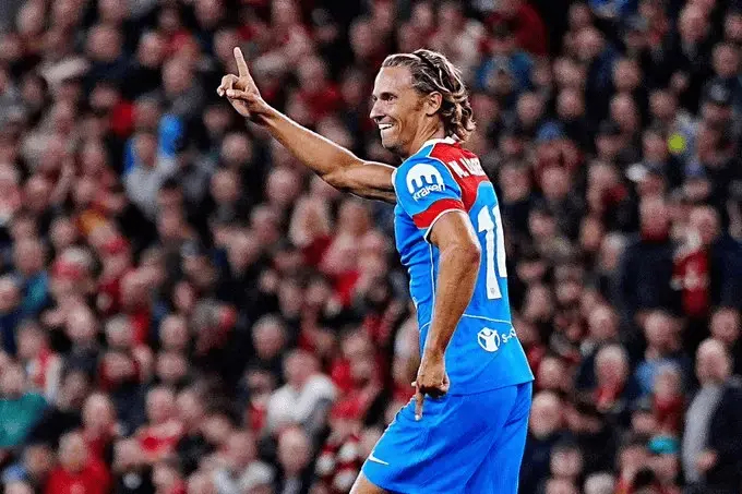 意甲焦点战：米兰大胜展现强势，阿莱格里场边欢笑，国米压力迎挑战