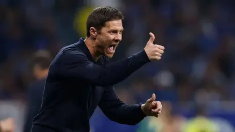 乌龙球逆转！范黑克失误助绝平好戏，足球激情燃爆赛场